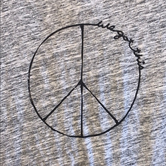 Gray tee - Picture 4 of 4